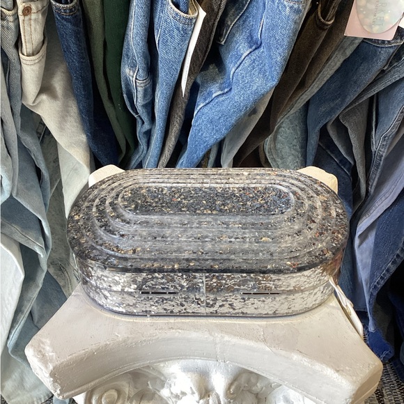 Jimberly Evening Pearlized Lucite Oval Box Clutch Crossbody Bag- Silver - Picture 4 of 7